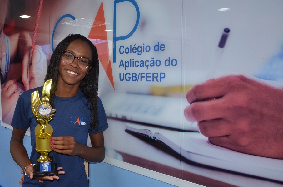 Com quatro medalhas de ouro, aluna do CAP-UGB é eleita a melhor atleta do Jevre 2025 